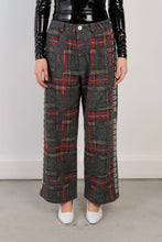 Load image into Gallery viewer, Vaquera Studded Trousers Woven (Red)

